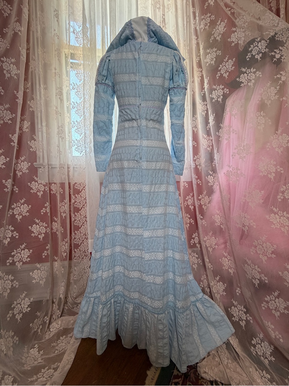 Rare White Label Gunne Sax Blue and White Hood with Blue and Pink Trim, 7 - Picture 6 of 16